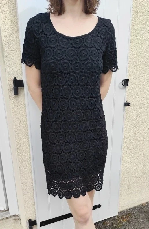 Chic lined black rosette guipure midi evening dress size 36/38 - Monso – photo 4
